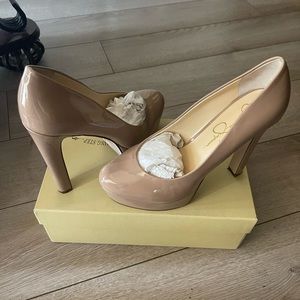 New high heels size 7